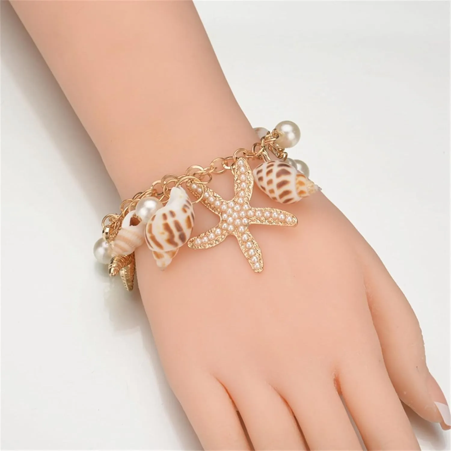 Handmade Starfish Seashell Pearl Bracelets for Women Gold Plated Bohemian Charm Sea Shell Couch Beads Adjustable Chain Anklet Bracelets Hawaiian Beach Holiday Mermaid Costume Jewelry Gifts